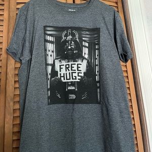 “Free Hugs” Darth Vader/ Star Wars Tee 🖤